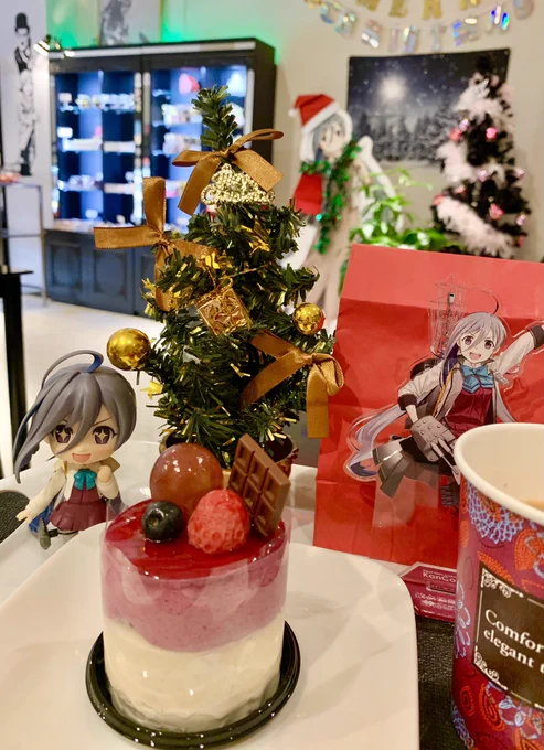 佐世保ミヤビさんのクリスマスに浮かれた清霜かわいかった!カシスのムースケーキもおいしかった清霜を眺めながらいただく至福 