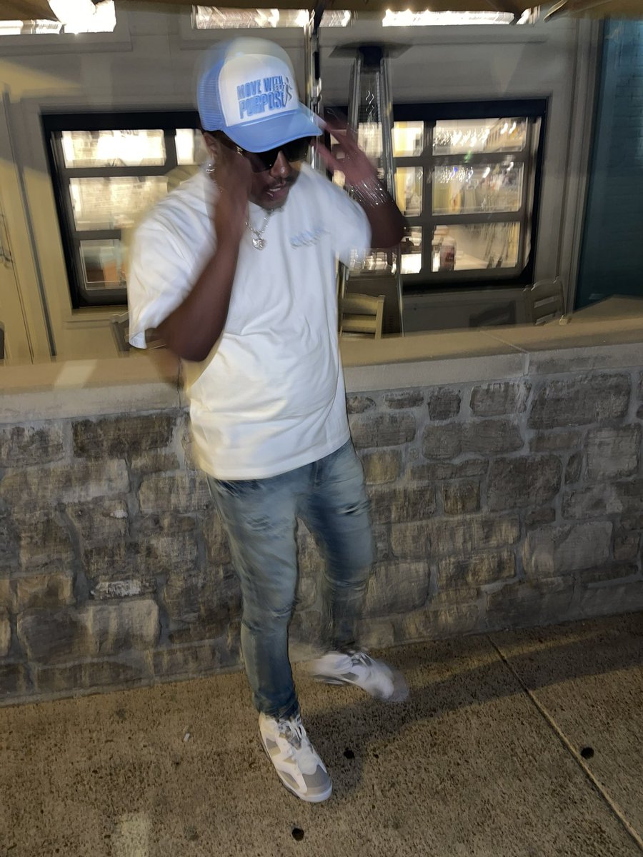 _nolandsledge's tweet image. somewhere between paradise and pain 🛋️