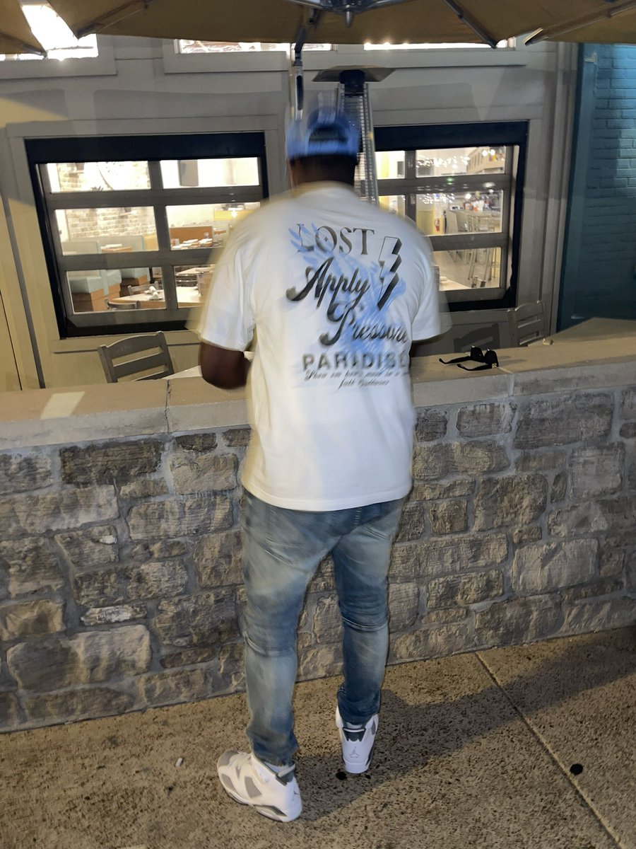 _nolandsledge's tweet image. somewhere between paradise and pain 🛋️