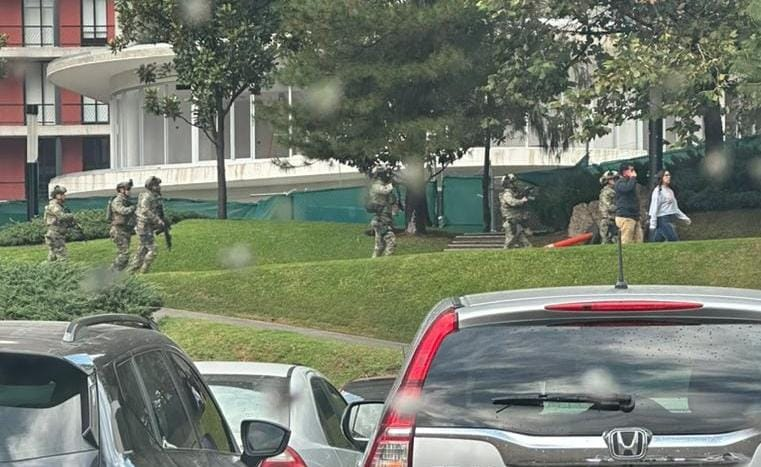 CorresponsalsMX's tweet photo. Cae en #Jalisco un operador del #CJNG identificado con el apodo de el #MiniToy
El sujeto fue capturado durante un operativo de la @SEMAR_mx  en el Condominio la #CimaPark de #Zapopan y trasladado a la #CDMX
Se le considera actor financiero en el #CJNG en la región. https://t.co/1zDL3tWUBK