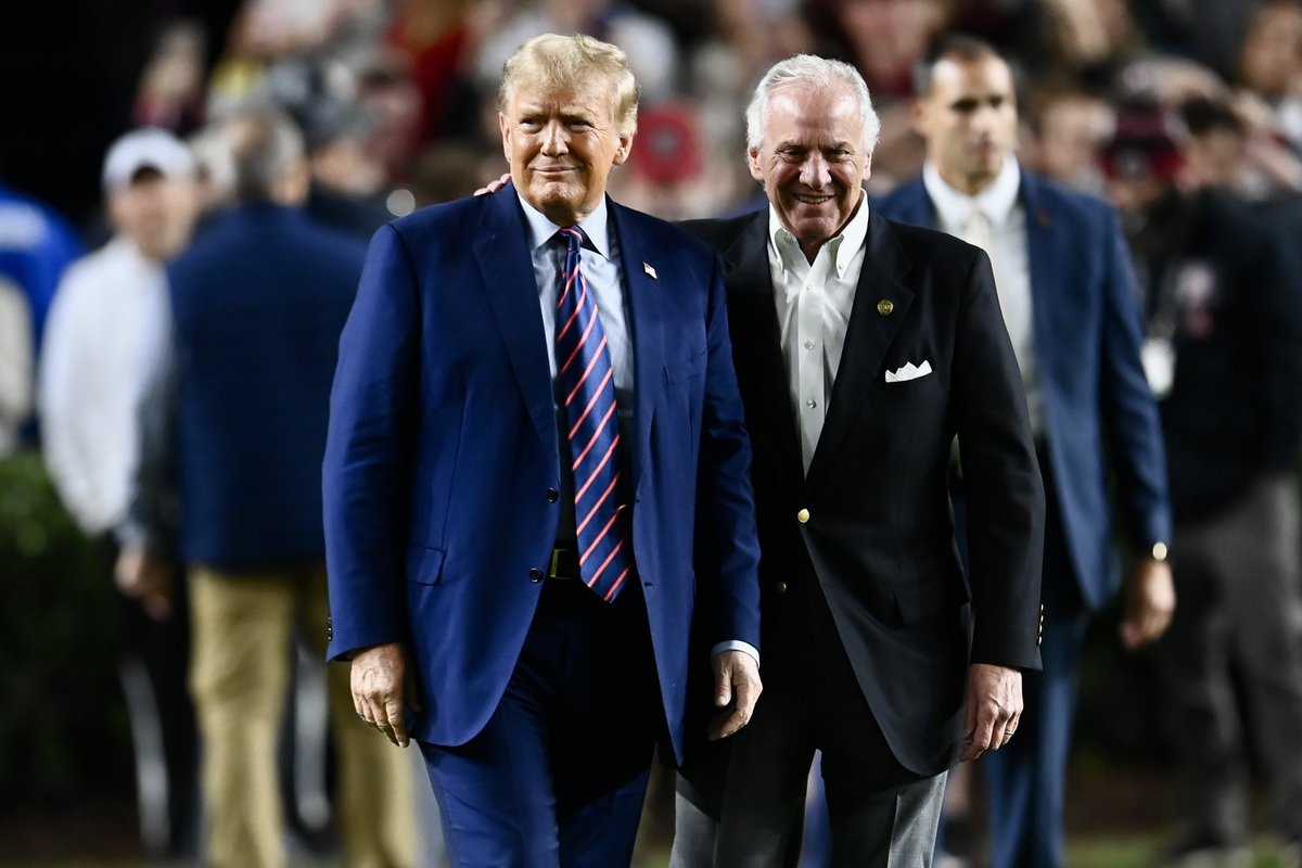 A visitor at tonight’s game!