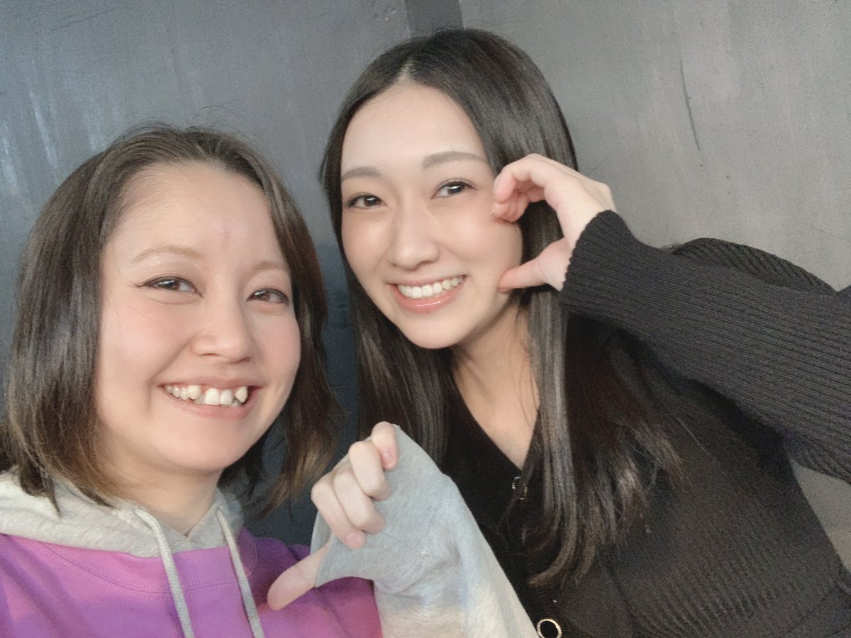 Anna_FRact's tweet photo. 12時回開場してまーす💪( ¨̮  💪)

今日もがんばるぞ！楽しむぞ！いっぱい笑ってね！

#花火とマイハウス https://t.co/07BtuJISxj