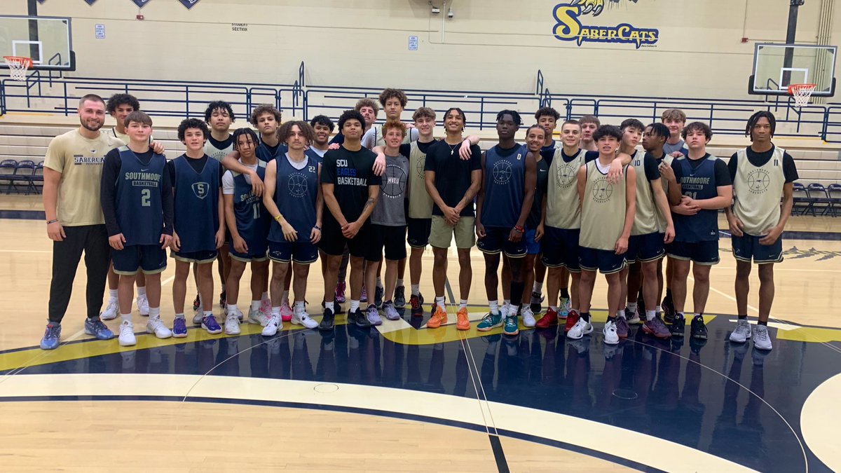 SouthmooreHoops's tweet photo. We love when our alumni guys come back over the holiday break. They helped our guys get ready for Tuesday nights Home opener against Choctaw YellowJackets 
🏀 🔥🏀 🔥🏀 🔥🏀 🔥🏀
Attitude 😤
Toughness 💪🏽
Together 🫱🏼‍🫲🏽
#WeAreSouthmoore https://t.co/X6P1I4E8Wr