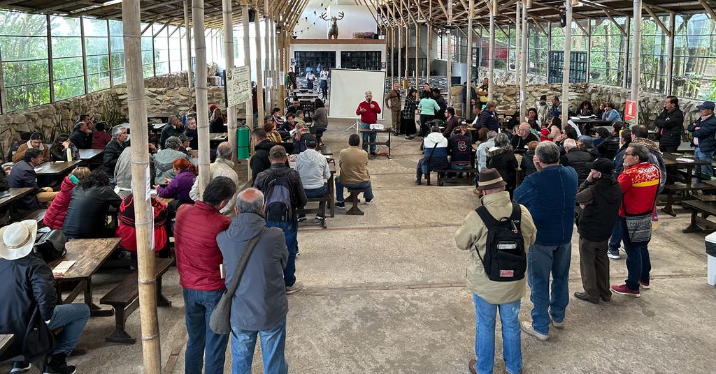 BogotaParticipa's tweet image. El #IDPAC acompañó la Asamblea de Asojuntas realizada en la localidad de #Usme. La Subdirección de Asuntos Comunales realizó el cierre de gestión y presentó los logros del trabajo interinstitucional con Asojuntas. #SoyComunal