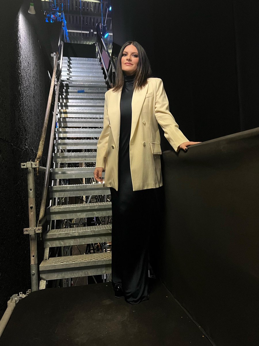 LauraPausini's tweet photo. Ce Soir a la @StarAcademyTF1 #france https://t.co/Kp03Vl4pyI