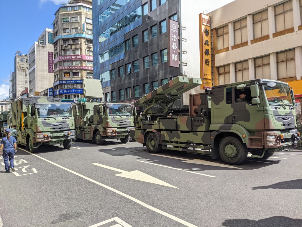 Tayvan kara konuşlu hava savunma sistemlerinin seri üretimine başlıyor. TC-2 hava savunma sistemi, Tayvan'ın hava savunmasındaki 'boşlukları' doldurmayı amaçlıyor. Ordu, 8,8 milyar NT $ (278 milyon ABD $) maliyet karşılığında 30 mobil füze rampası, altı savaş kontrol merkezi,…