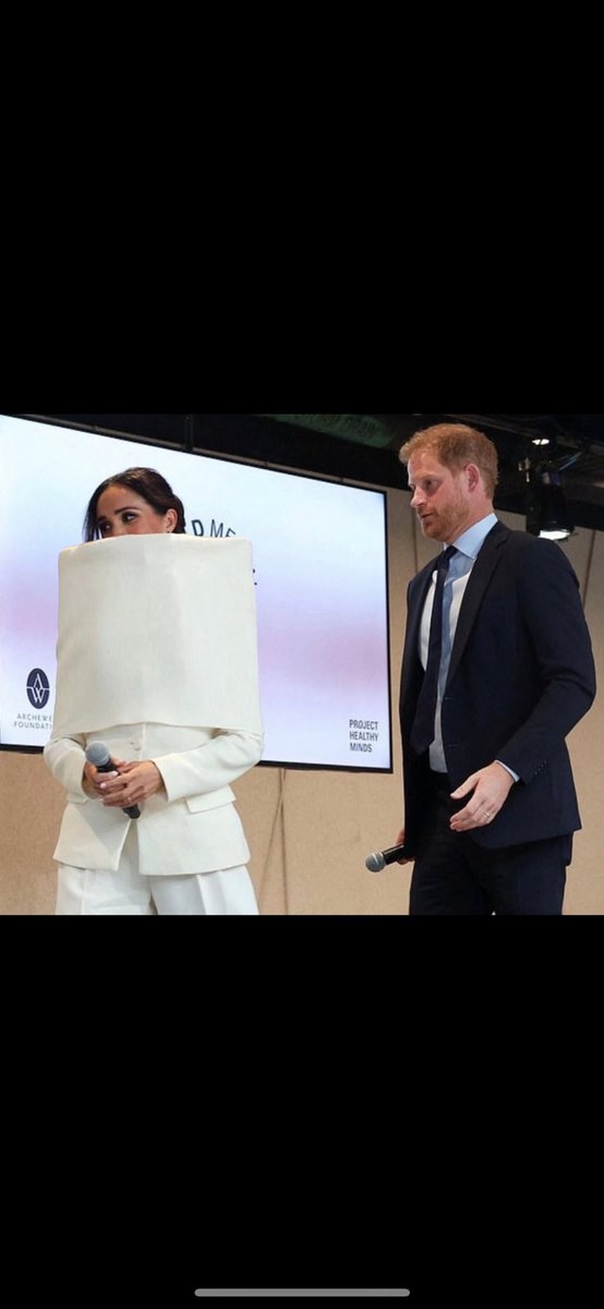 0Rthebest91033's tweet photo. #HarryAndMeghanJealousyTour
#HarryandMeghanAreAJoke #HypocrisyInActionFlyingPrivate
#MeghanAndHarryAreEmbarrassing #MeghanMarkleIsAGrifter #MeghanMarkleYouBlewIt
#MeghanAndHarryAreToneDeaf #MontecitoMalcontent https://t.co/VWxzxicv9Z
