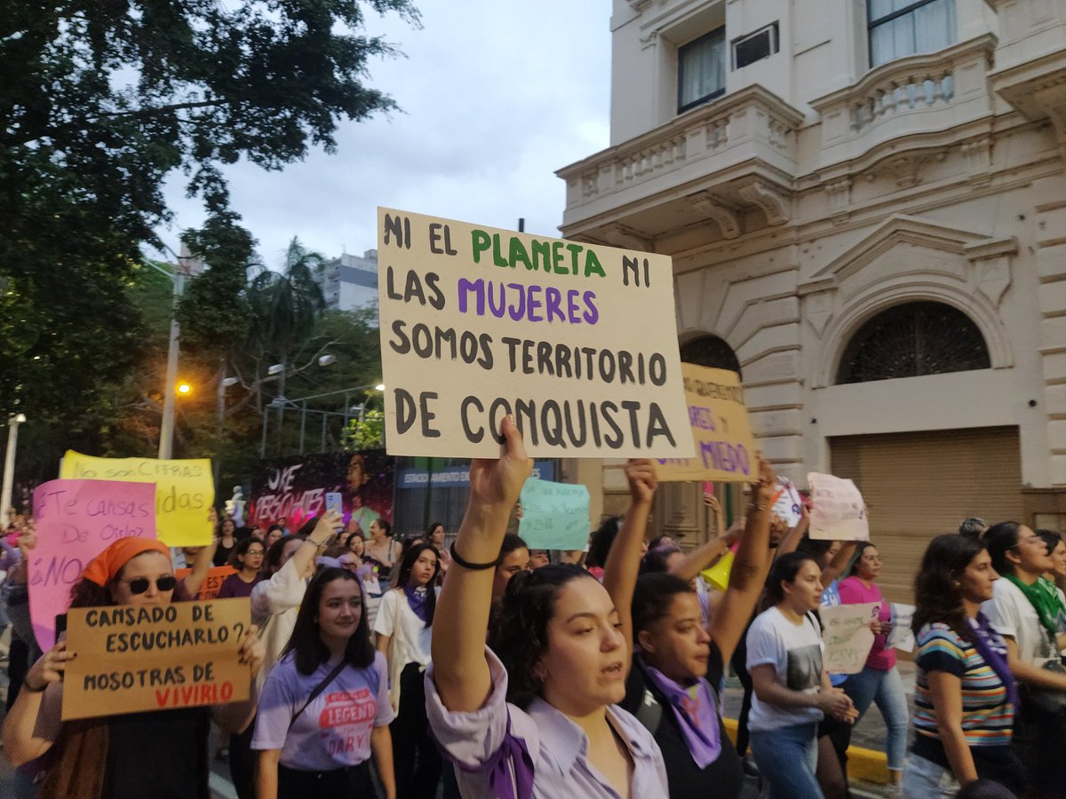 paromujerespy's tweet photo. 🚨‼️Este #25NPy2023 denunciamos que el nuevo Gobierno no tiene interés en garantizarnos una vida libre de violencias, inclusive impulsan campañas de odio y una educación formal que perpetua estereotipos de roles de género y machismo. https://t.co/zJk1htydX7