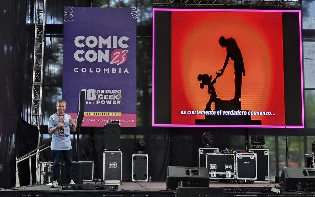 Pikerias's tweet photo. Momento emotivo en @ComicConCol en #TrailerShow celebrar #Disney100 y #Mickey95 con el video @WaltDisneyCo @Disney a la memoria de #WalterEliasDisney q.e.p.d 1923/2023 y 1928/2023. Además con el Trailer #WishMovie la Magia #WaltDisneyStudios @DisneyStudios. https://t.co/wGn2dGsWFU
