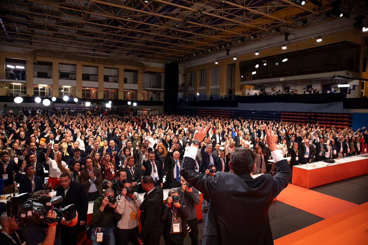 LMontenegro_PT's tweet photo. Inesquecível. https://t.co/dlZNjjc26D