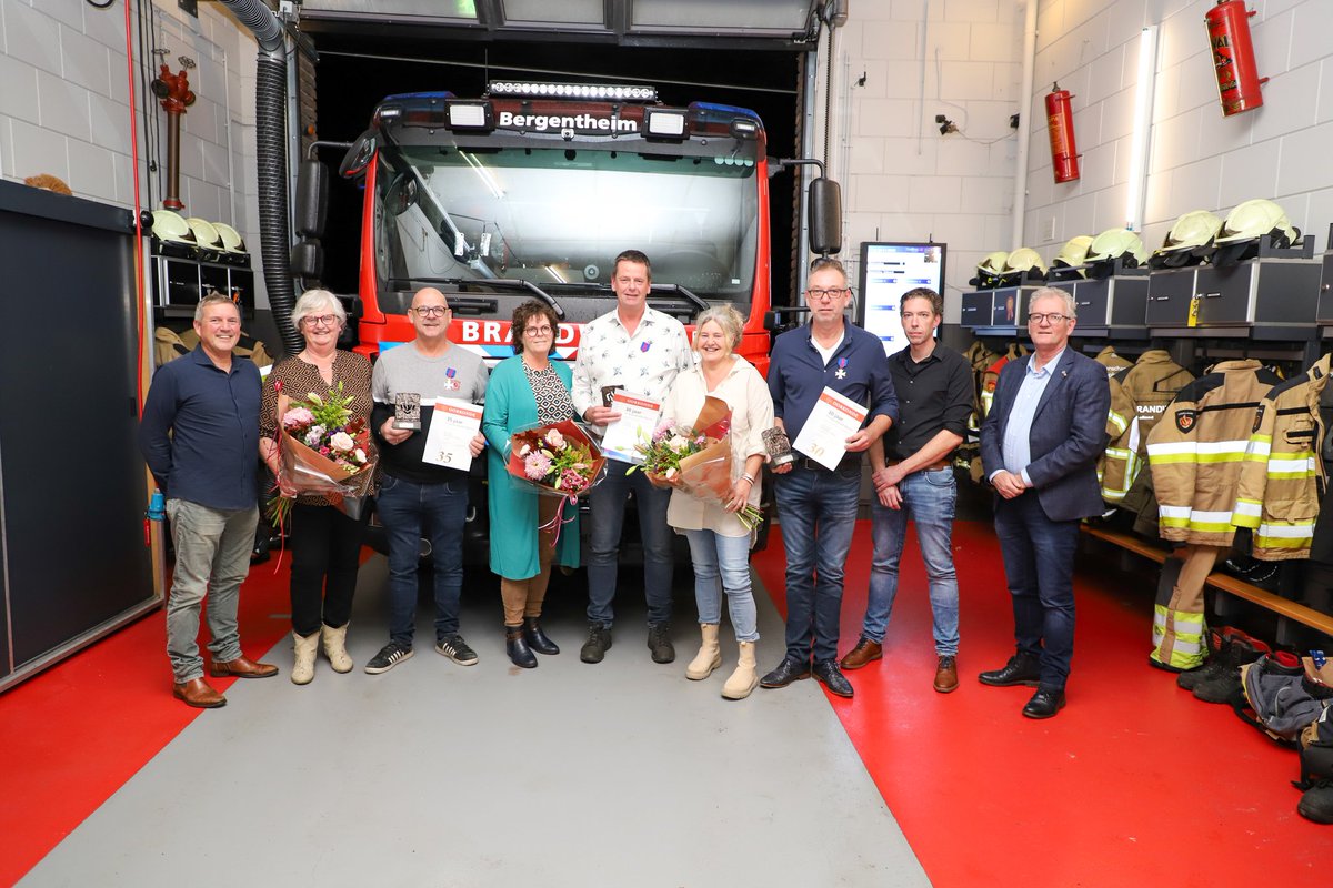 Vrijdagavond 24 november was de postavond van Brandweer Bergentheim. In het bijzonder werd er deze avond stilgestaan bij 3 jubilarissen. Het ging om Alexander Luisman en Henry Schutte die beide 30 jaar in dienst zijn en Willem Smit die al 35 jaar in dienst is.