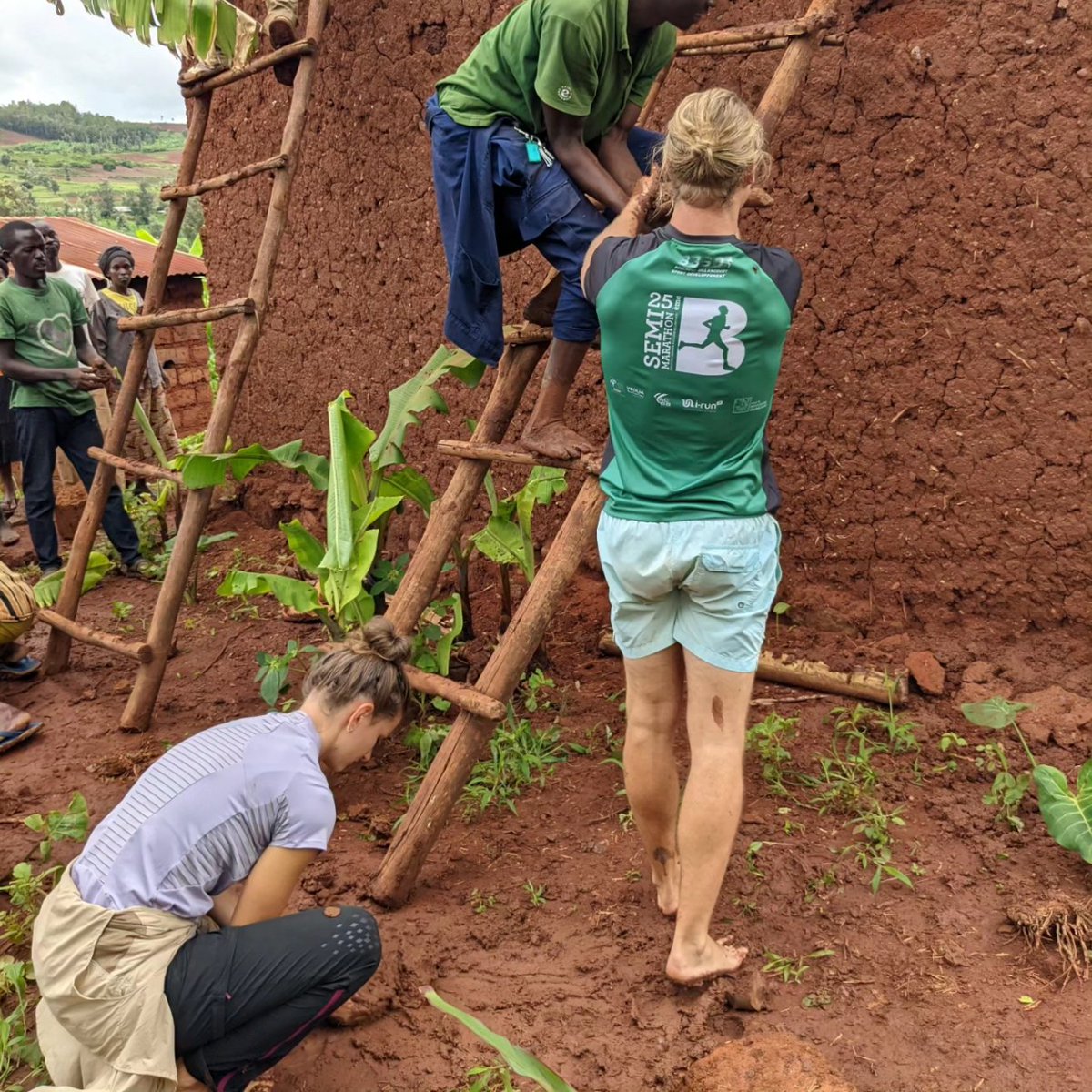 HirwaFoundatio's tweet photo. Today, our incredible volunteers  participated in Umuganda, a beautiful community program initiated by the government, aimed at fostering unity and development.Together, we joined hands with the village community to make a difference in the lives of a vulnerable family https://t.co/buQSbzfUZH