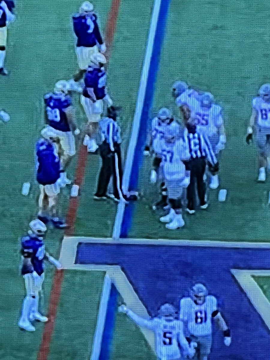 Russell_Arch's tweet image. This spot is a JOKE! And it wasn’t overturned?! #AppleCup