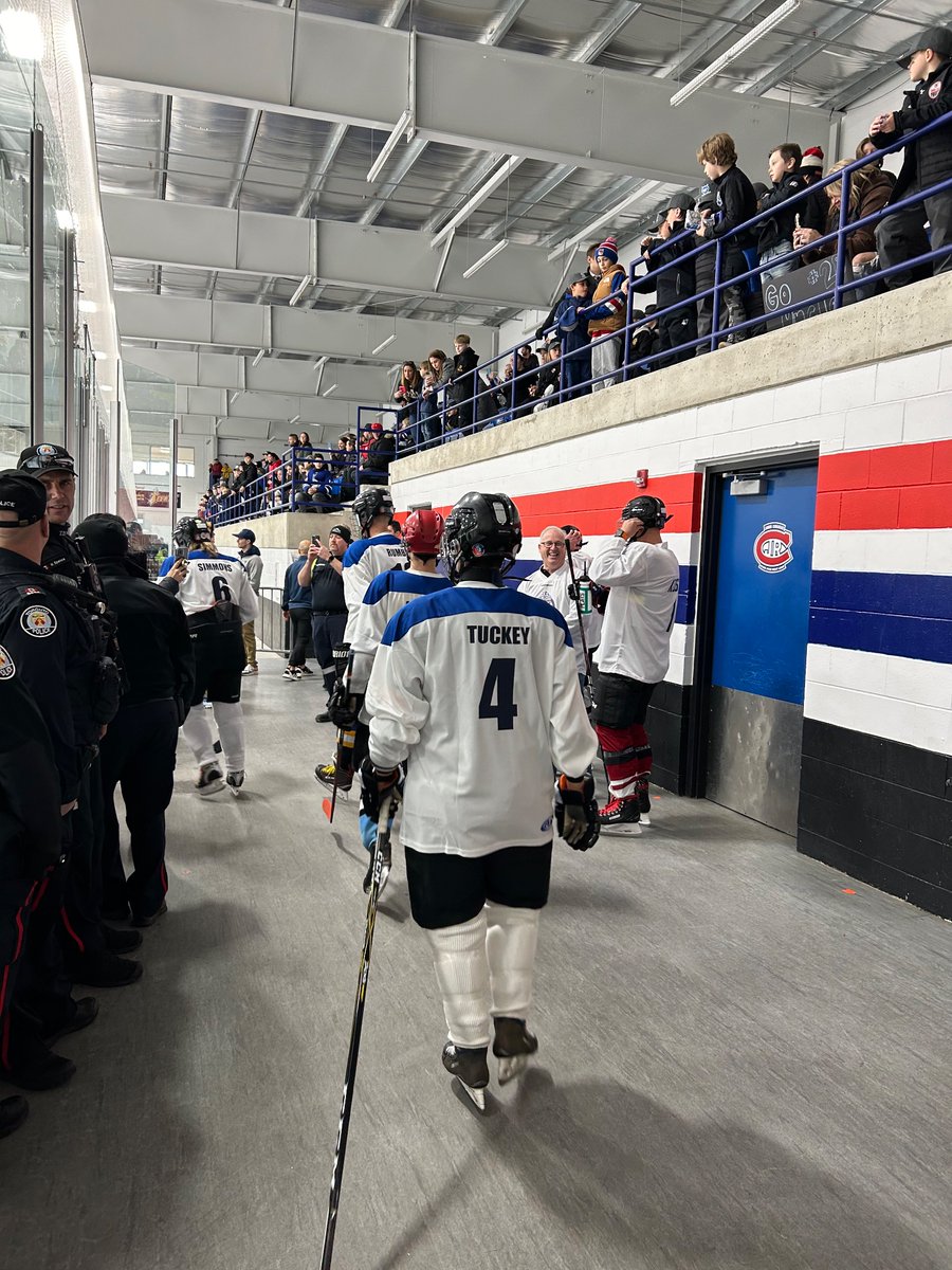 TorontoMedics's tweet photo. The stands were filled and the enthusiasm was high at today’s friendly on-ice game that saw Toronto’s First Responders take on the Toronto #MapleLeafsAlumni! #ThankYou to everyone who came out to support the players at this exciting event.  #GTHL #ScotiabankPond https://t.co/U0lq2zOgv9