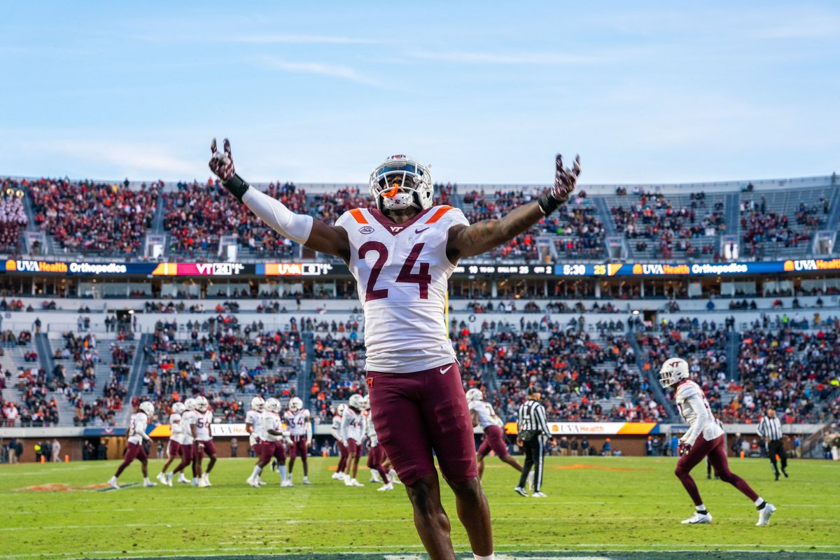 HokiesFB's tweet photo. Put your hands up if you’re loving this game 🙌

#ThisIsHome https://t.co/Flmy9zH6wy