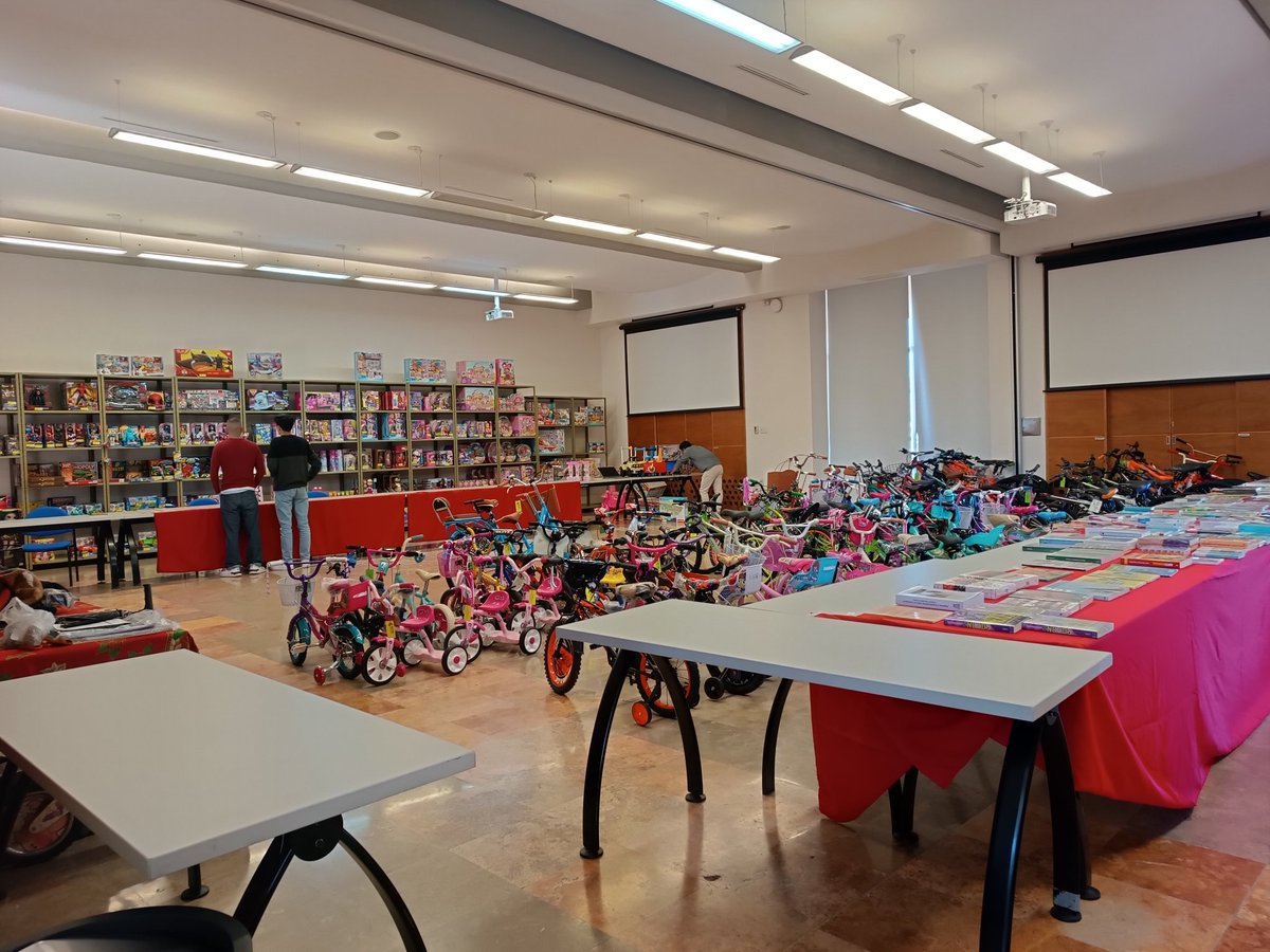 alcantarilla_mx's tweet photo. #SLP | Con más de 100 expositores, arranca el Unibazar UASLP  2023 en el #CC200.

✅ La edición 2023 del Unibazar, se llevará a cabo del 25 de noviembre al 02 de diciembre en formato presencial en el CC200

👉 https://t.co/LVpHmuB2LK https://t.co/hRU0QnOYME