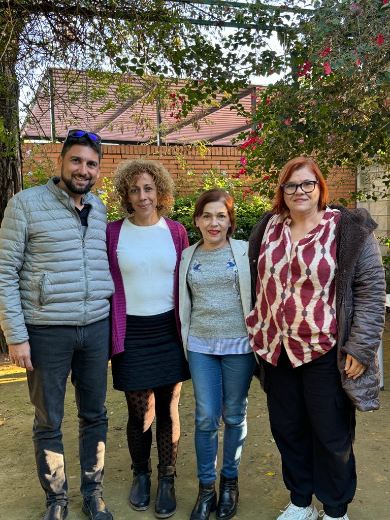 Hoy en #Sevilla junto  a la  Sociedad Cultural Cubano Andaluza José Martí, <a href="/SodepazA/">Sodepaz Andalucia</a> y <a href="/ATocororo/">Asociación Tocororo</a>  acto de solidaridad con  #Cuba  en  la Asociación de vecinos  San Diego.