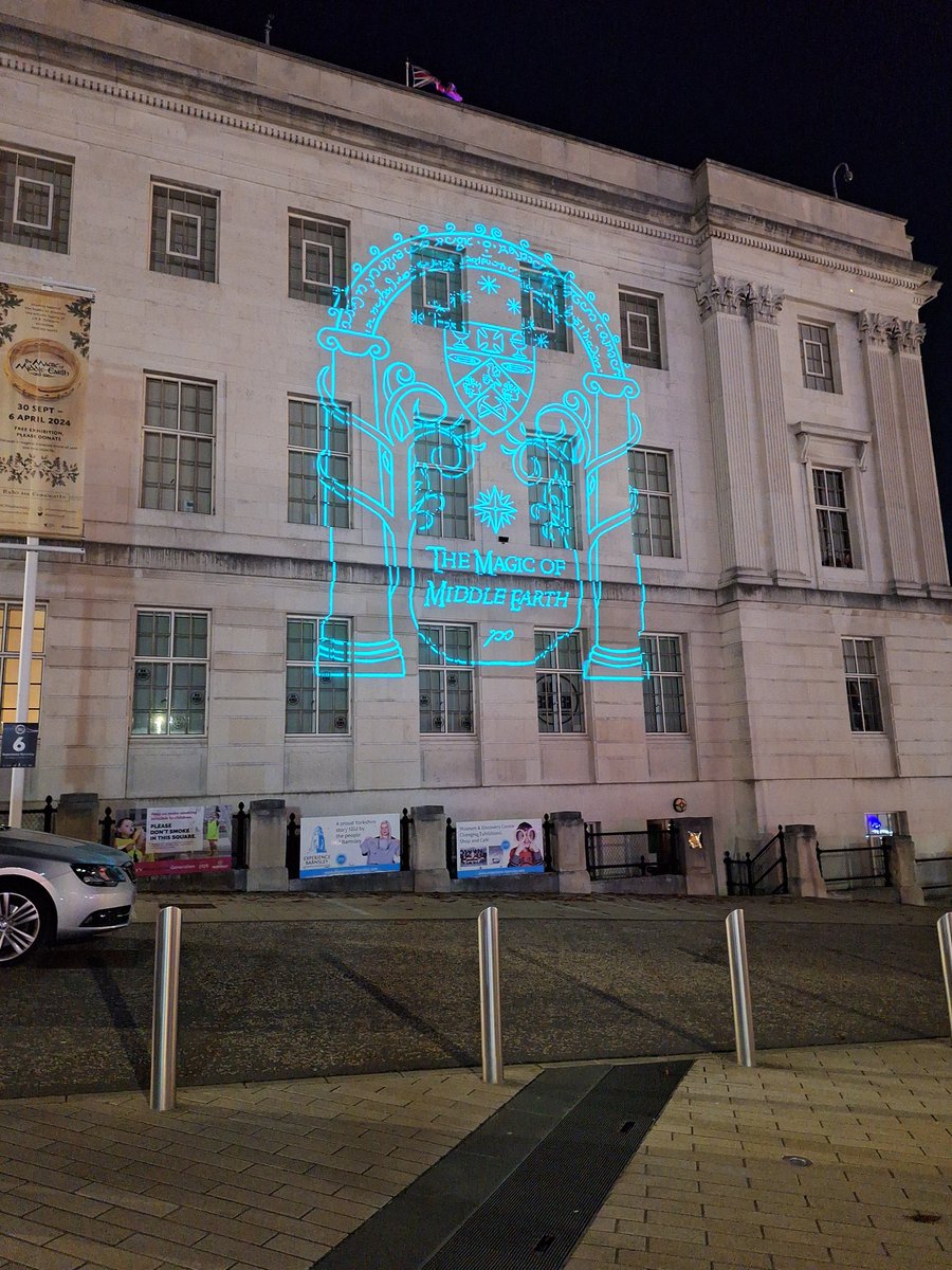 LaurenCBooth86's tweet photo. Great couple of days visiting and working Barnsley's #BrightNights. Got a chance to see my art piece in the #CooperPrize exhibition, from Doctor Who to Lord of the rings something for everyone to see. #MiddleEarth #DoctorWho #CooperGallery #ExperienceBarnsley #Christmas https://t.co/VWk5wk15Dd