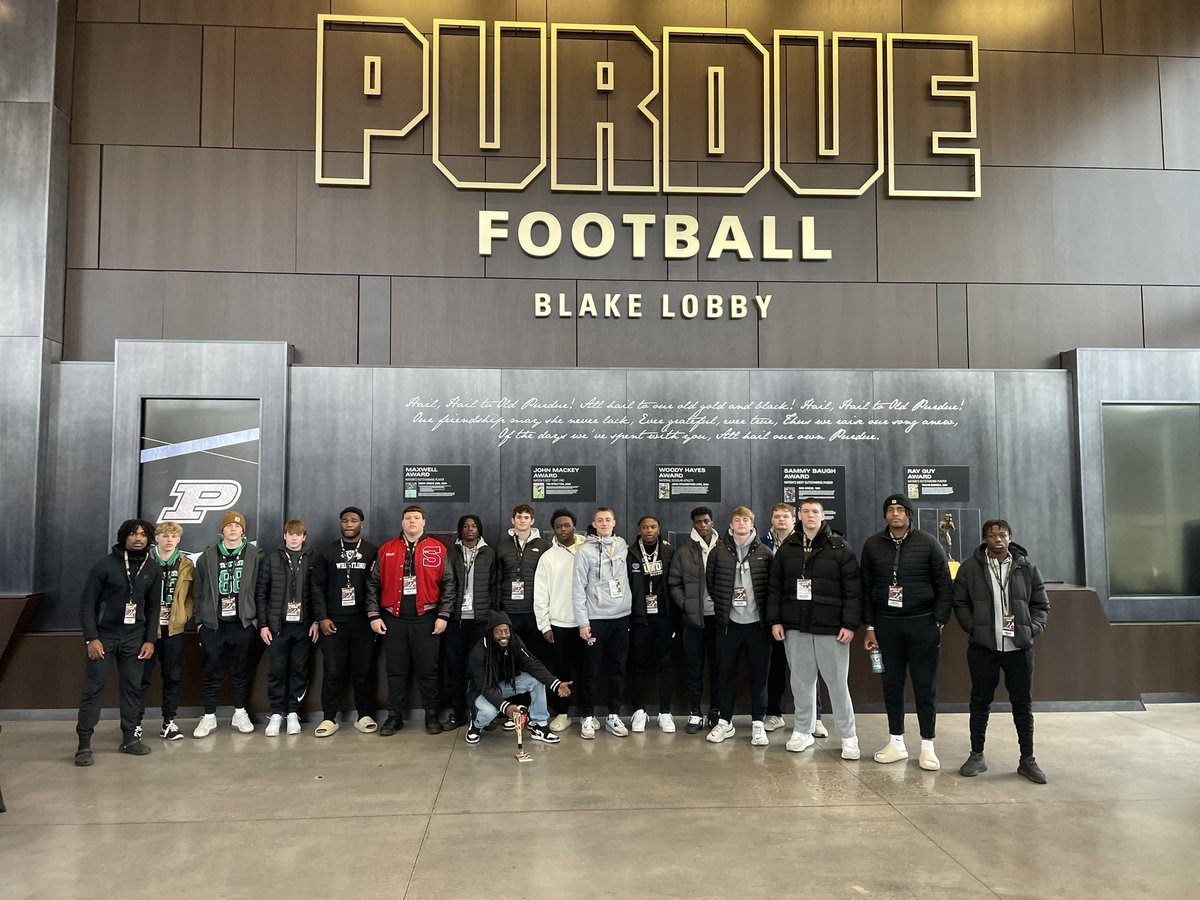 kasmirjhicks2's tweet photo. Had a AMAZING visit to Purdue for the rivalry game against IU! Great atmosphere and W for the Boilermakers! Also after a great talk with @CoachCarterPur  I’m blessed to announce I’ve received my 1st P5 offer from Purdue! Thank you @CoachMillz_ @Coach_Craig21 and Mike Walker! https://t.co/gqJOdrThxA