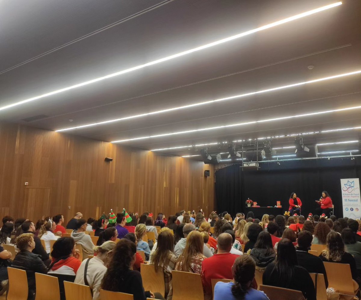 Elbarcopapel's tweet photo. GRACIAS @cherrychic_ por un evento MARAVILLOSO, gracias a todas las personas que se desplazaron a Ravelo en un día muy complicado con eventos por toda la isla. LES ADORAMOS.
Gracias Eva García por presentar tan bonito SIEMPRE
#Cherrychic #penguin #libros #book https://t.co/eWmvC6sKKr