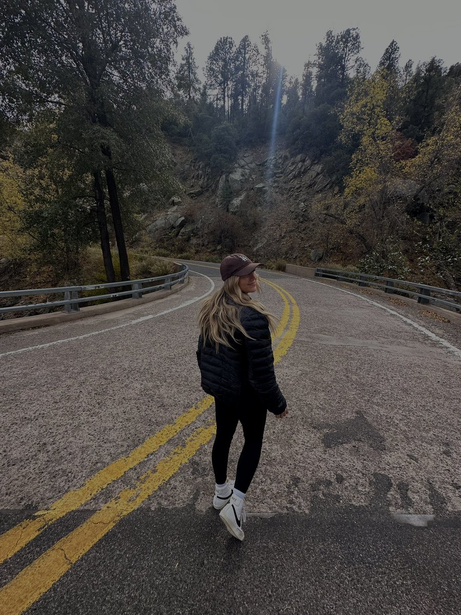 rileylyn14's tweet photo. https://t.co/US9UsIcckd