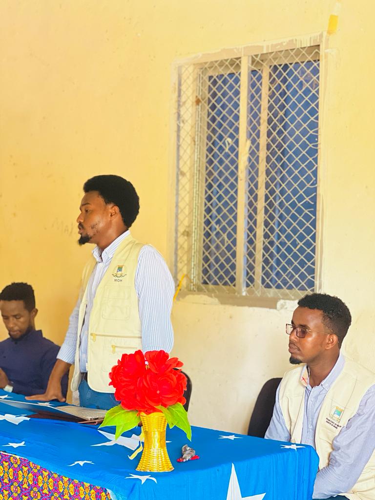 MohamudAHared1's tweet photo. We launched a mass muac screening campaign alongside community mobilisations training to assess the rate of malnutrition to flood affected IDPs in Bardere earlier today.MUAC is considered as standalone indicator for acute undernutrition among children 6-59 months old and PLW. https://t.co/EXPE2B57S9