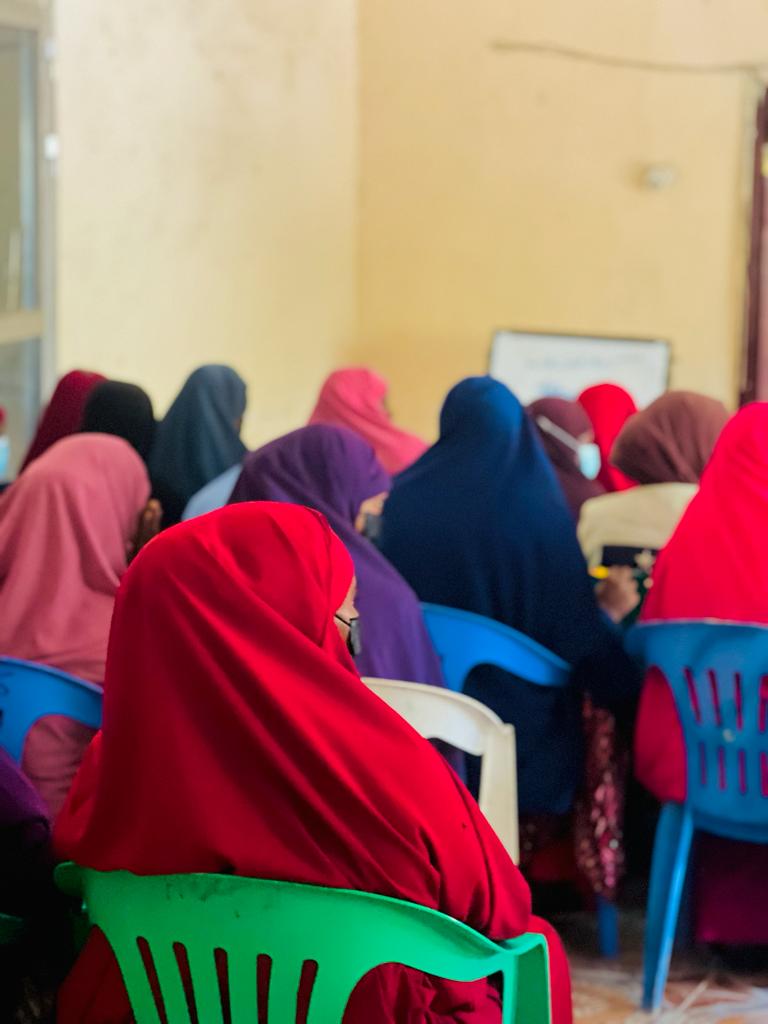 MohamudAHared1's tweet photo. We launched a mass muac screening campaign alongside community mobilisations training to assess the rate of malnutrition to flood affected IDPs in Bardere earlier today.MUAC is considered as standalone indicator for acute undernutrition among children 6-59 months old and PLW. https://t.co/EXPE2B57S9