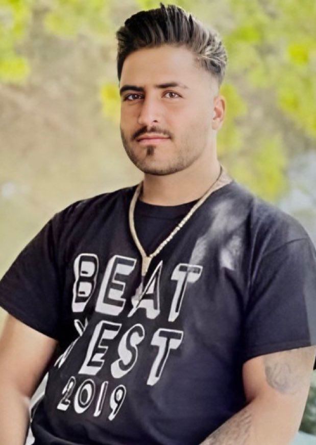 Hamgarai's tweet photo. آی آدمها که بر ساحل نشسته شاد و خندانید یک نفر در آب دارد میسپارد جان

اگر اختلاف نظر داریم
اگر رهبران دلسوزی نداریم
در دفاع از جان دوستان و دادخواهی خون عزیزانمان یکدل‌ایم.

آی آدمها
ج.ا #میلاد_زهره‌وند #حمیدرضا_آذری و #غلام‌رسول_حیدری را کشت!
جان #رضا_رسایی در خطر است https://t.co/GcxUbI1Ci3