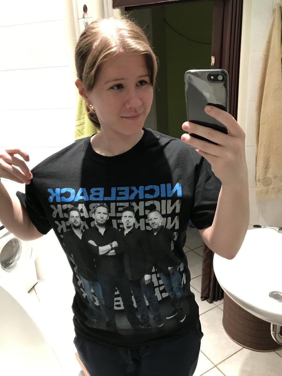 Lenka_Lackova's tweet photo. Aaah, the best memories 💕 I miss this! ⁦@Nickelback⁩ https://t.co/YvF3B2KbR2