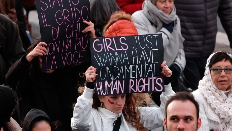 Thousands of people have taken part in #protests across #Italy, calling for an end #ViolenceAgainstWomen. On the International Day for the Elimination of Violence against Women, the #ItalianPresident Sergio Mattarella said: "violence against women was a failure of #society.”