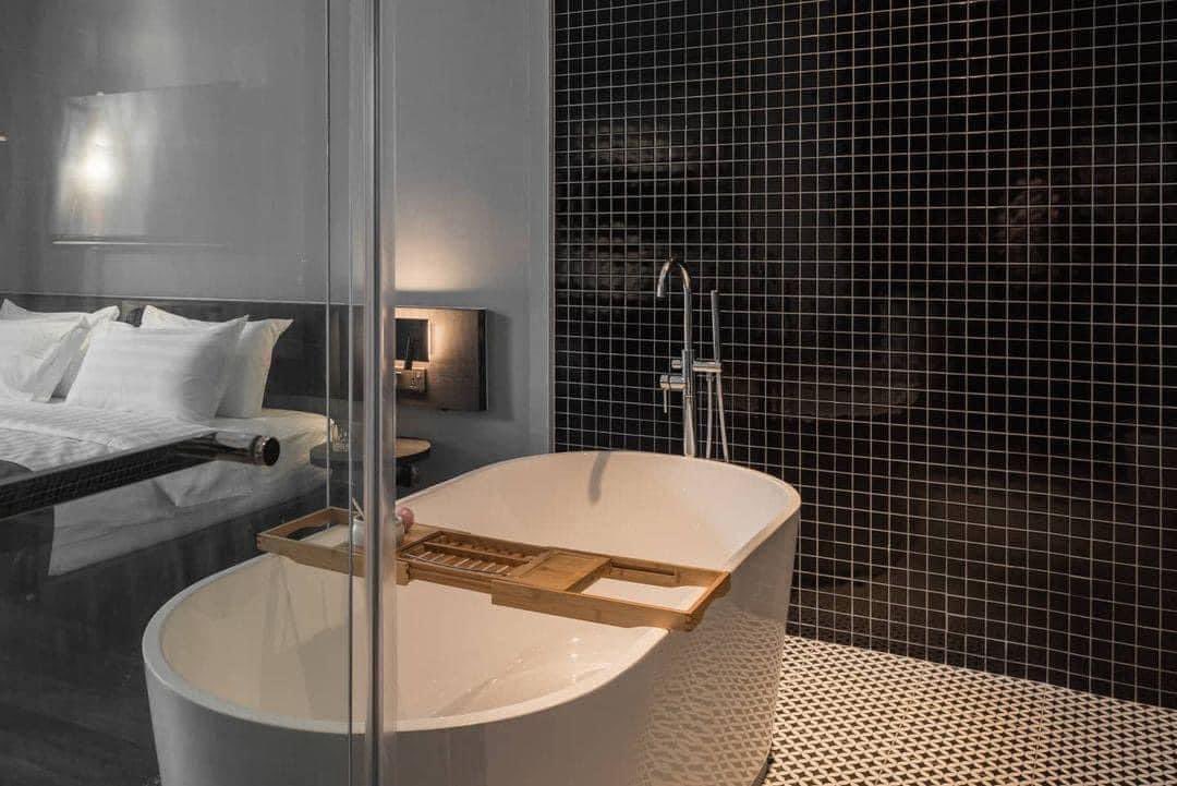 cutibajetco's tweet photo. 📍Modern Hotel, Georgetown, Penang

Korang kena rajin cari then boleh dapat rate serendah RM110/night. 😉
Savelah dulu, nanti dah senang nak plan. Hotel ni dekat town, so memang senang nak jalan-jalan kawasan Georgetown tu. Hotel estetik. 🤩😍 https://t.co/Iv4PQ52Qc0