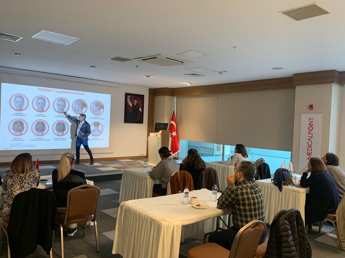 RefikKunt's tweet photo. Botoks denilince ilk akla gelen kozmetik uygulamalardır. Oysa ki nöroloji uzmanları bir çok hastalıkta botoks tedavi amacıyla kullanmaktadır. 

Bugün de bu tedaviler kapsamında Nöroloji Uzmanı meslektaşlarıma Kronik Migren Tedavisinde Botoks Uygulamalarını keyifle anlattım. https://t.co/lulOJjwaRB