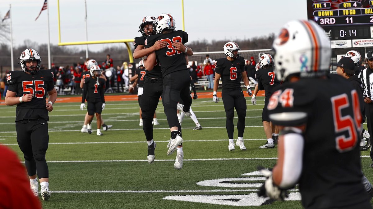Republic_Tigers's tweet photo. Republic is Show-Me Bowl-bound! Republic 21, Webb City 20 https://t.co/M65lJuTkYt