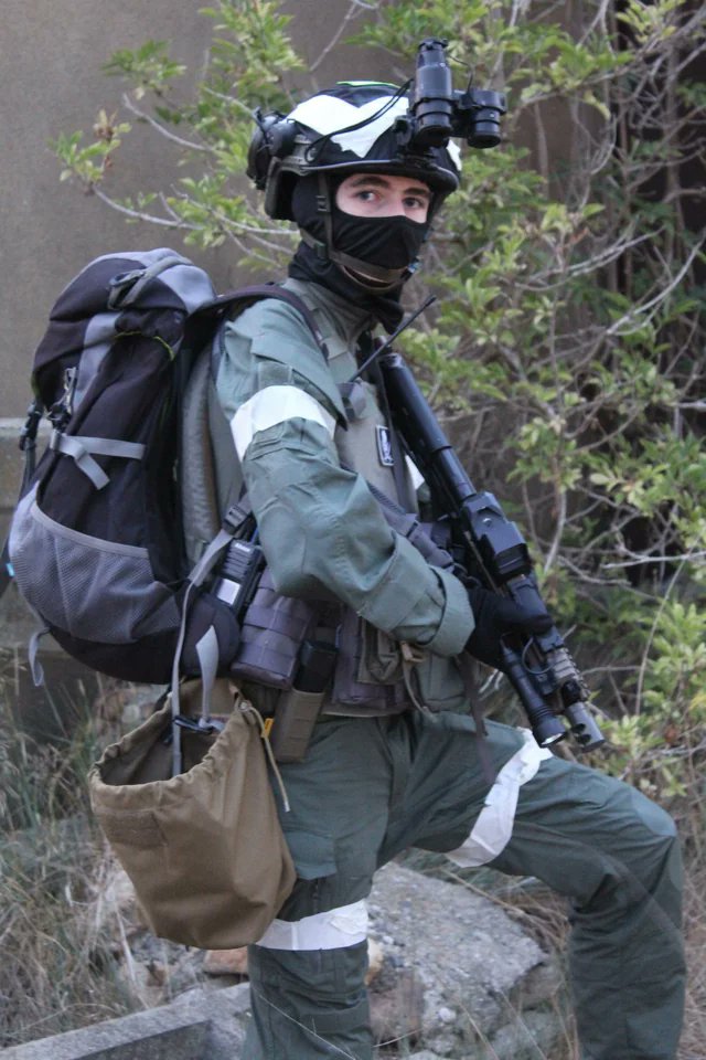 le_un_salopard's tweet photo. SVR Zaslon modern kit with bullpup ak kochevnikc #reenactment https://t.co/GKZ2JQ84yR