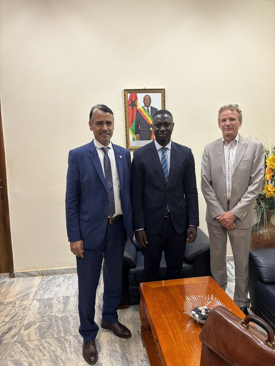 J’ai eu l’insigne honneur d’être reçu par son Excellence le Ministre de la Pêche et de l’économie Maritime de Guinée Bissau le 20 novembre 2023. C’était l’occasion de discuter des orientations et des priorités d’actions de la CSRP au des années à venir.