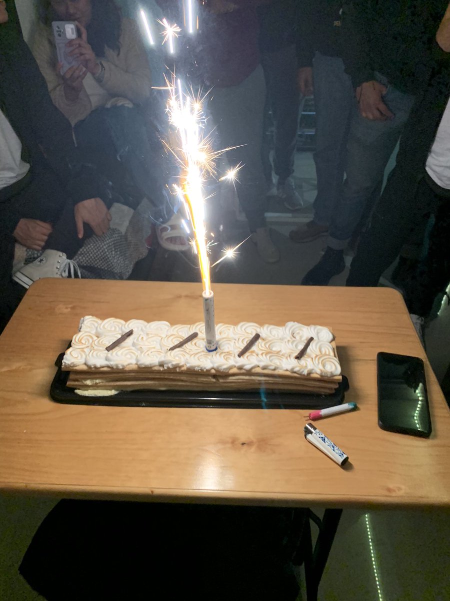 MirandaMarian06's tweet photo. 🎂✨ https://t.co/H8kYATyXfT