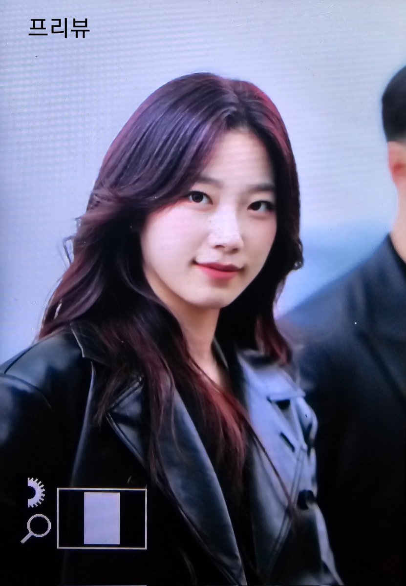 Diary_0022's tweet photo. 231126 인천공항 르세라핌 카즈하 프리뷰
#르세라핌 #LE_SSERAFIM #카즈하 https://t.co/SflHAaY7AD