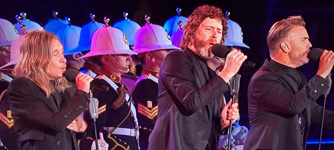 enigma915's tweet photo. A good few faves! The clip of the @RMABand and #NeverForget #takethatnight https://t.co/2zoLL5dR93