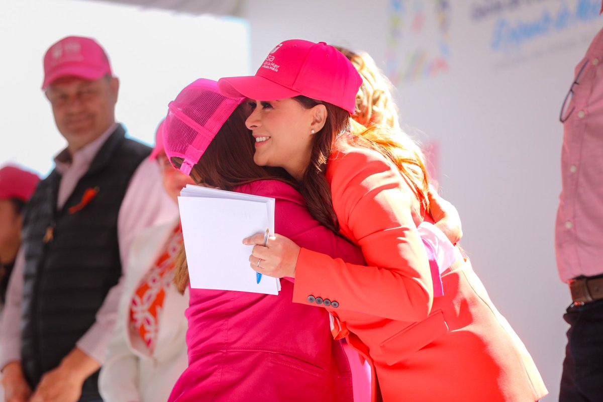 TereJimenezE's tweet photo. INAUGURACIÓN DE CASA ROSA EN JESÚS MARÍA Y TOMA DE PROTESTA DE AGENTES ROSAS 

Con el objetivo de brindar un entorno seguro para las mujeres y niñas de Jesús María, el día de hoy inauguramos las instalaciones de la Casa Rosa ubicada a unos metros de la plaza principal, donde además, tomaron protesta las Agentes Rosas que están capacitadas para ayudar y resguardar a las mujeres que puedan sufrir algún tipo de violencia.

#ElGiganteDeMéxico 
#Aguascalientes