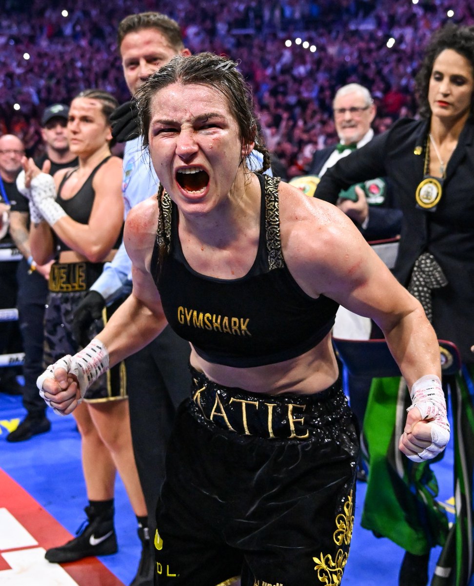 What a photo! What a boxing match! WHAT A WOMAN!! 💚🇮🇪🥊

#KatieTaylor #Dublin #Ireland <a href="/DAZNBoxing/">DAZN Boxing</a> <a href="/KatieTaylor/">Katie Taylor</a>