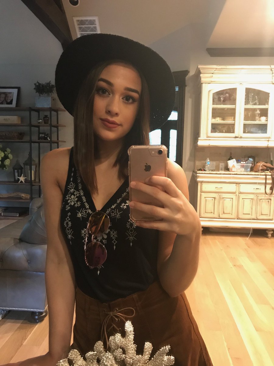 willowvvitch's tweet photo. @maxo_xoxo attitude wise, 2019 is winning, but 2023 is definitely a much cooler person https://t.co/iiRKNmLjYP
