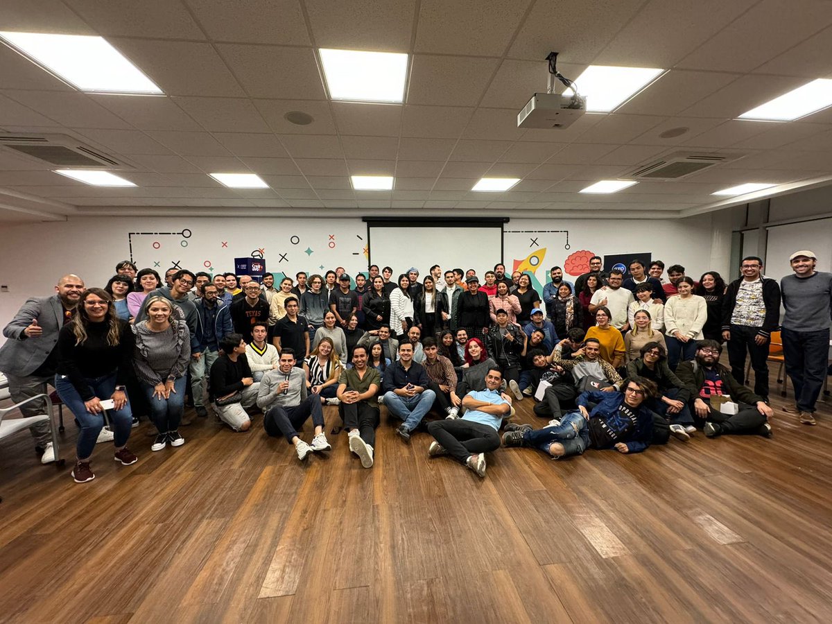 AdrianaMartW's tweet photo. Increíble pasar el fin de semana escuchando los #pitcheos de jóvenes tan #talentosos y #creativos. Gracias al @Leon_Joven por la invitación para ser mentora y evaluadora en el #MaratónCreativo, uno de mis eventos de #emprendimiento favoritos.
#industriascreativas
🎭🤹🏼🎨🎹🎬🎤 https://t.co/0a7E5LdowO