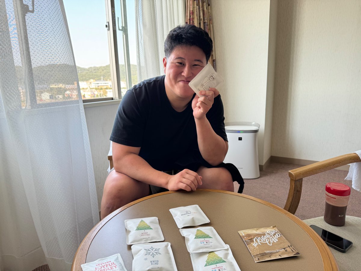 sakurai_taishi_'s tweet photo. ルーミーは、三四郎でした😎
ずっと食べてます笑 https://t.co/cjWPIWk6RI