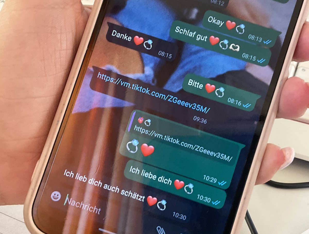 ashenbecherr tweet media