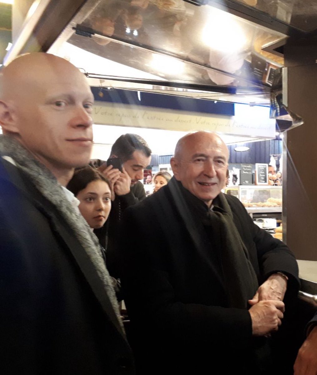 Immense tristesse et le cœur lourd. Il est incarnait Lyon, il vivait Lyon. Ce n’est pas une page de Lyon qui se tourne avec lui mais un chapitre qui à tout jamais sera gravé dans l’histoire de notre ville. Merci Gérard 🖤Je pense très fort à ton épouse Caroline et à tes enfants.