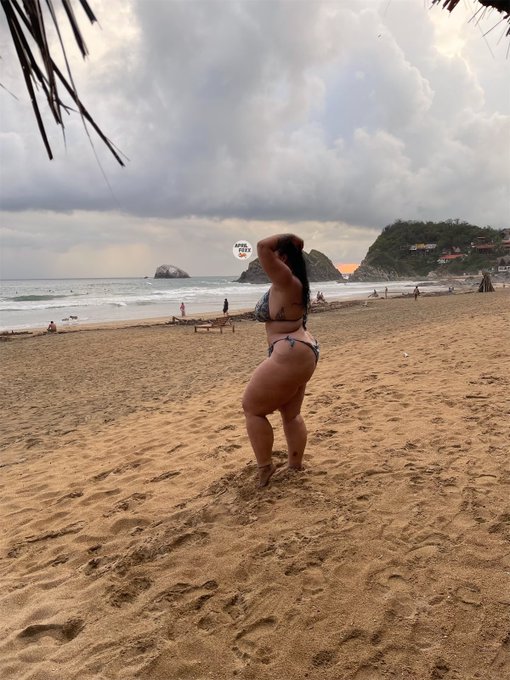 Just before I got naked on the beach ? https://t.co/Aj9KzoLwW8