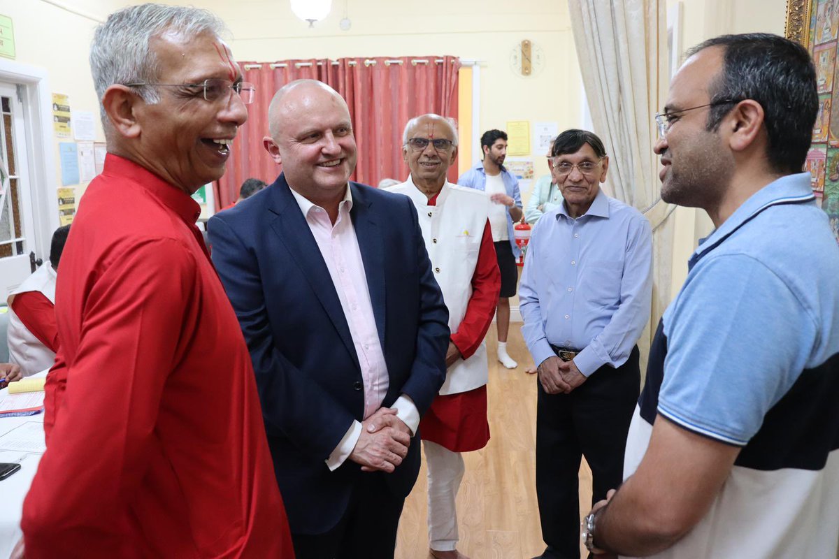 Namaste! I was delighted to attend wonderful celebrations at the Diwali Annakut festival hosted by the Vaishnav Sangh of Melbourne. I was so impressed that the magnificent mountain of food was prepared by one priest alone! #HappyDiwali