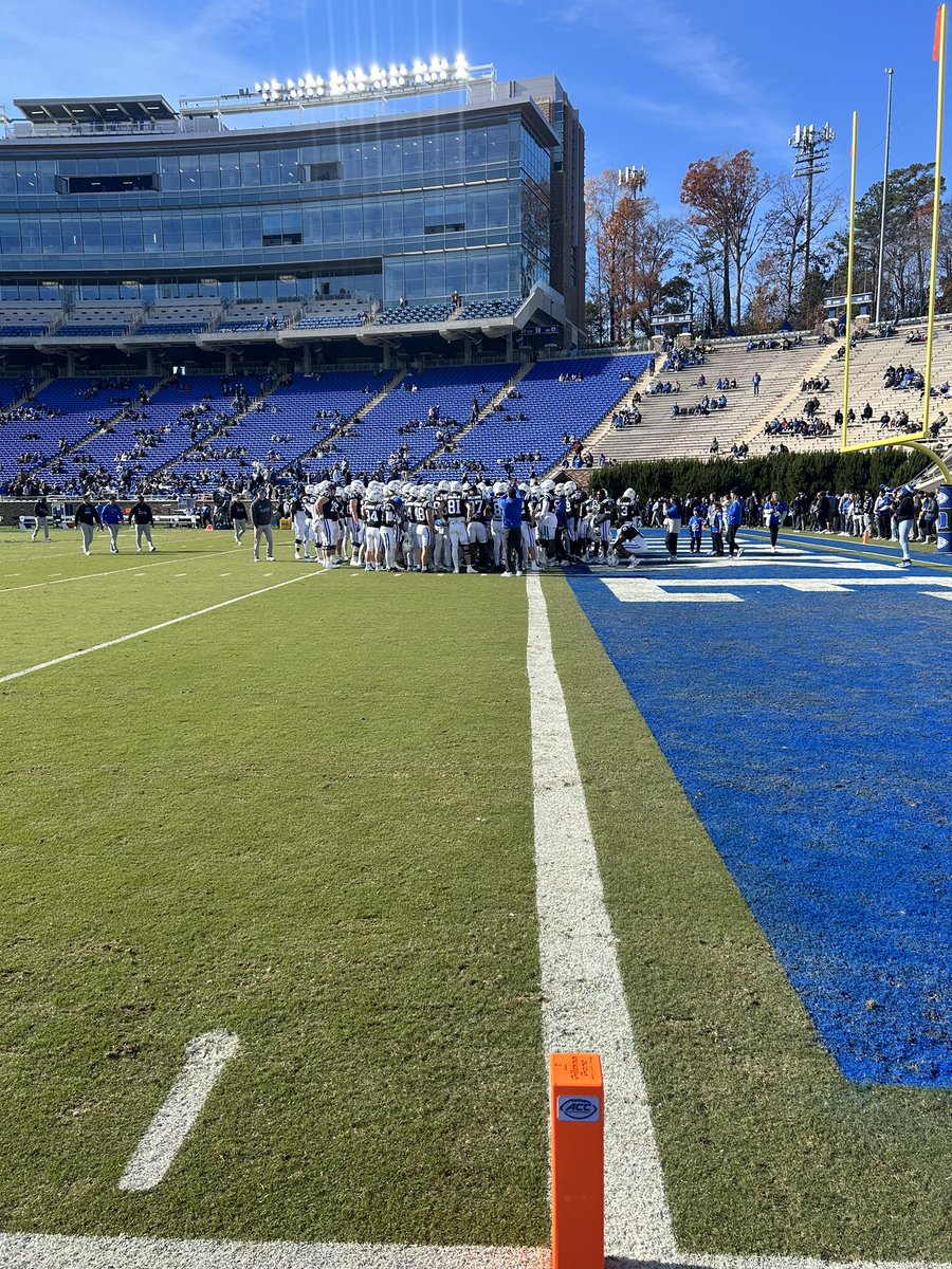 mcclainaj10's tweet photo. Great experience/atmosphere @DukeFOOTBALL  vs Pitt game Thanks to @DUFBRecruit and the staff also #AGTG @CoachTreyBrice @CoachDboJames @QBHitList @kjfbcoach @CoachMikeElko @QBCountry ✝️✝️ https://t.co/JONG14jp6J