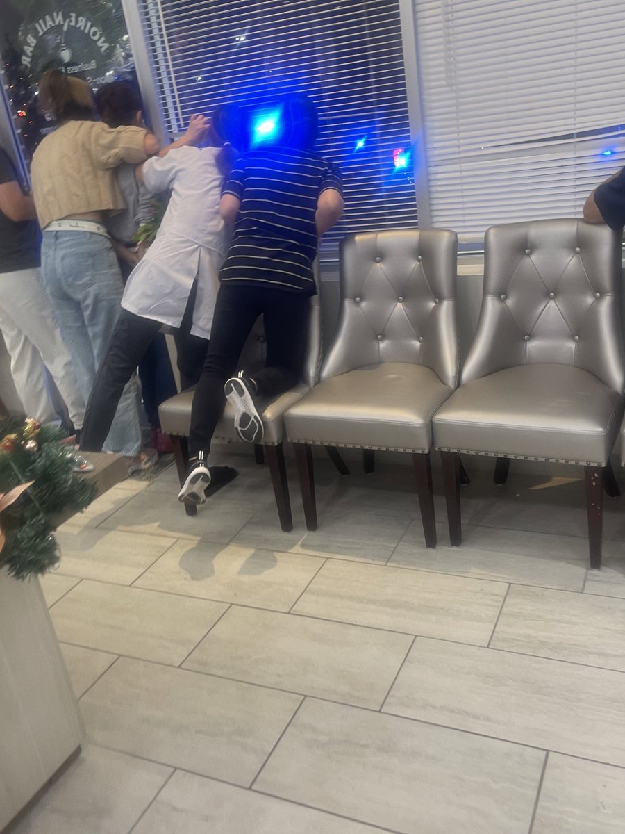 Mariimarie12's tweet photo. can they sit tf down and finish my toes instead of being messy 😂😂😂😂 https://t.co/S49wBEdSUE