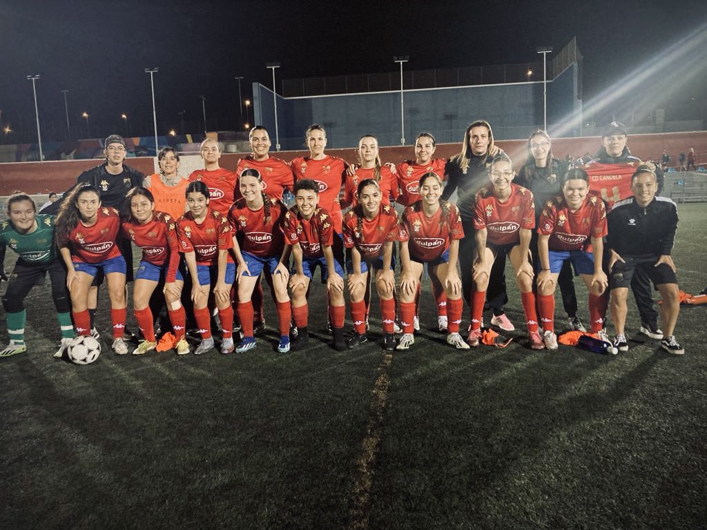 esteefaniareyes's tweet photo. orgullosa de mis chicas💙❤️ https://t.co/4C7MsjKYRp